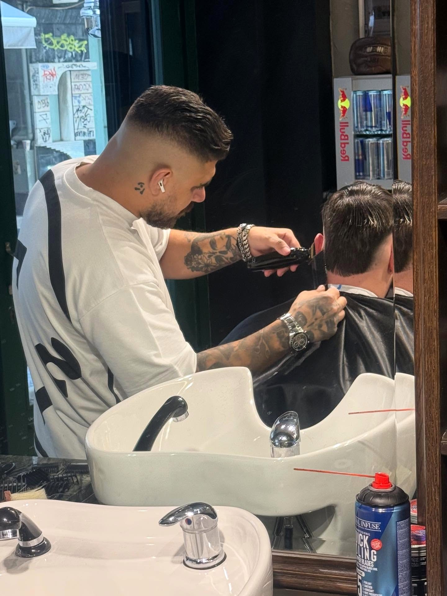 Scissor cut at the basin at Barberians